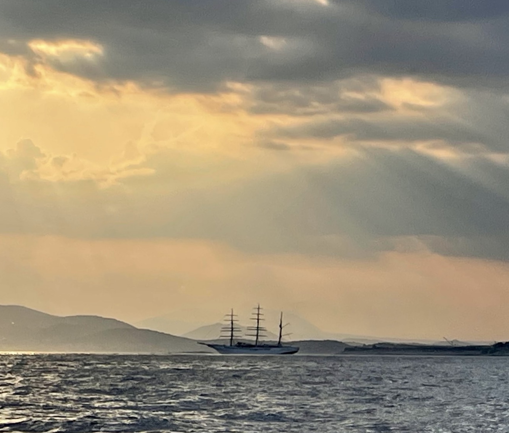 Ηλιοβασίλεμα στη θάλασσα